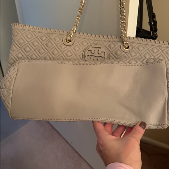 Tory Burch Quilted cream color  Tote Bag - Picture 4 of 12